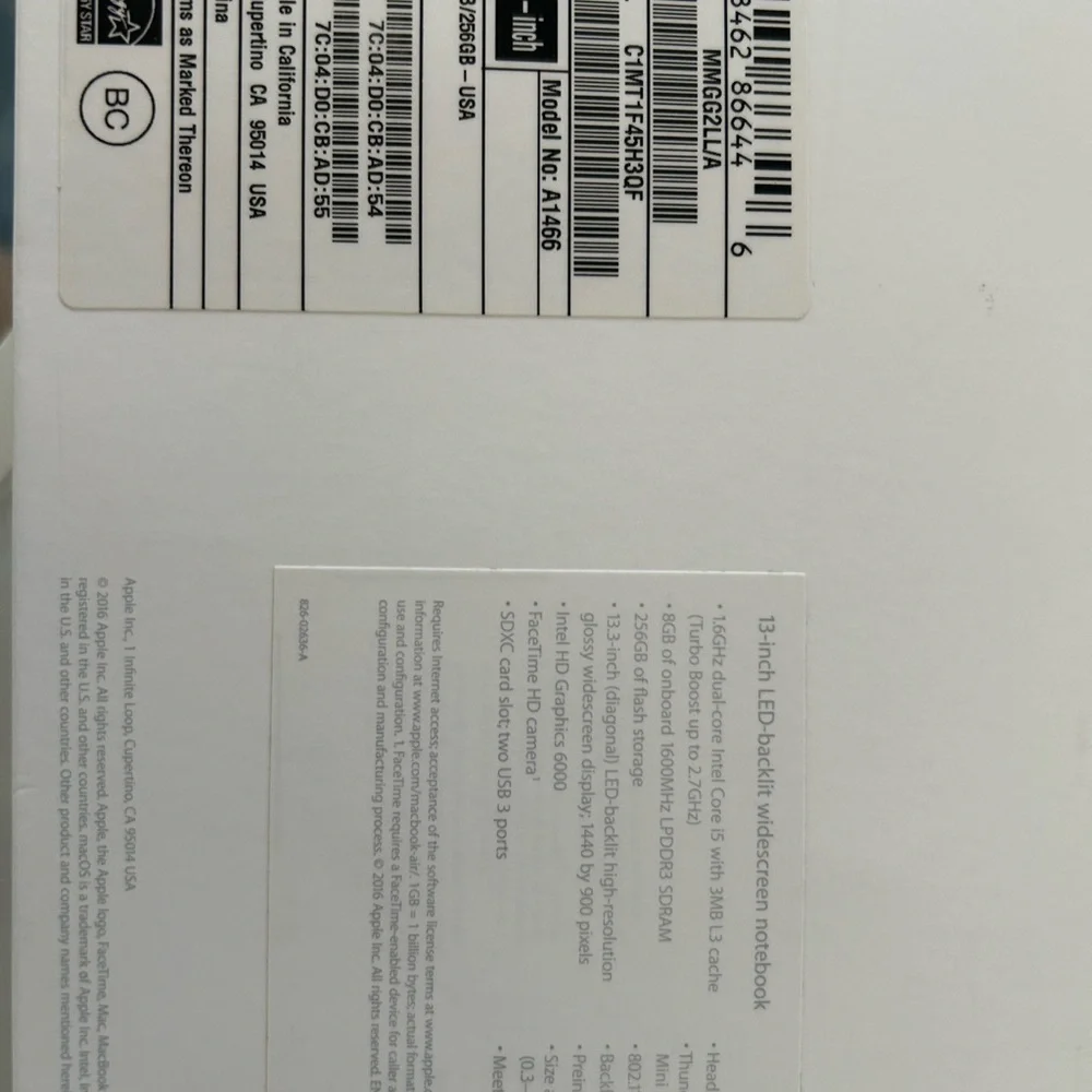 EXCELLENT condition Apple MacBook 13” Air - Silver with charger 2003